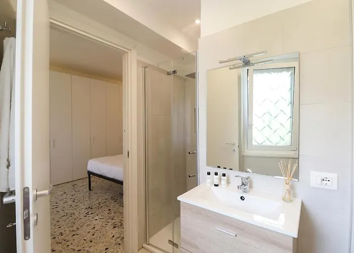 Spacious 2 - Ac Wifi & Metro 9 Min Apartment *